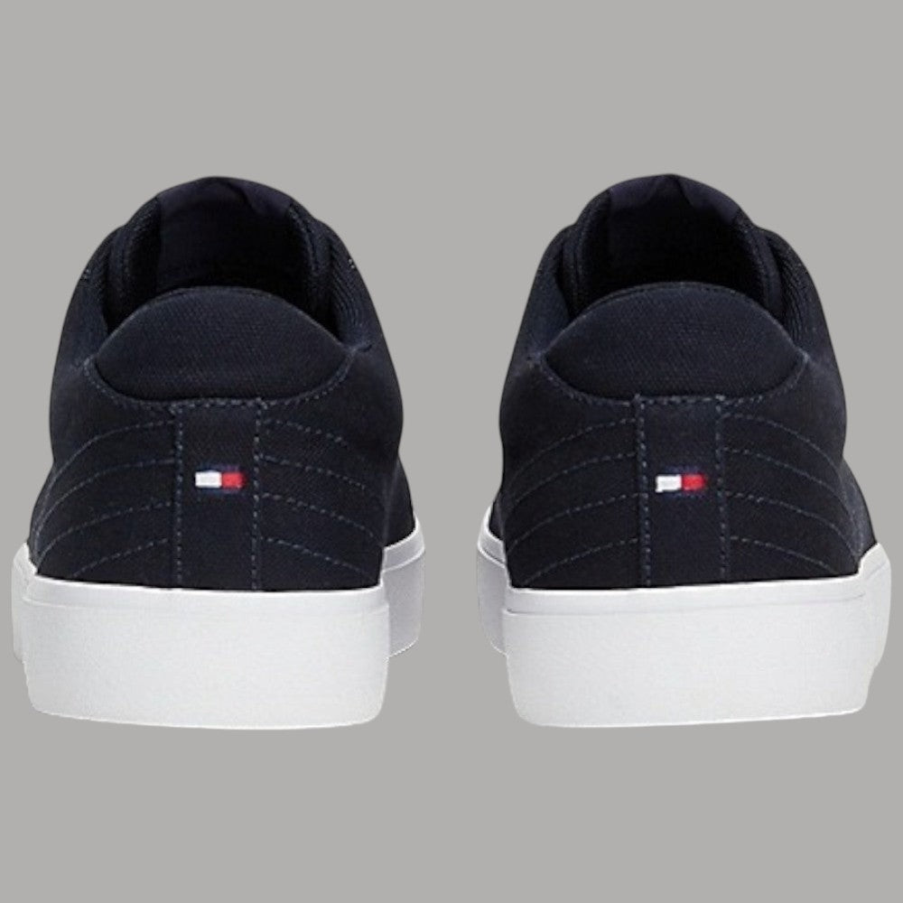 Sneaker Tommy Hilfiger Vulc Low blu scuro, tallone con dettaglio a bandierina, suola bianca