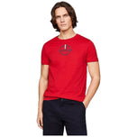 T-shirt rossa Tommy Hilfiger con logo frontale e scollo girocollo