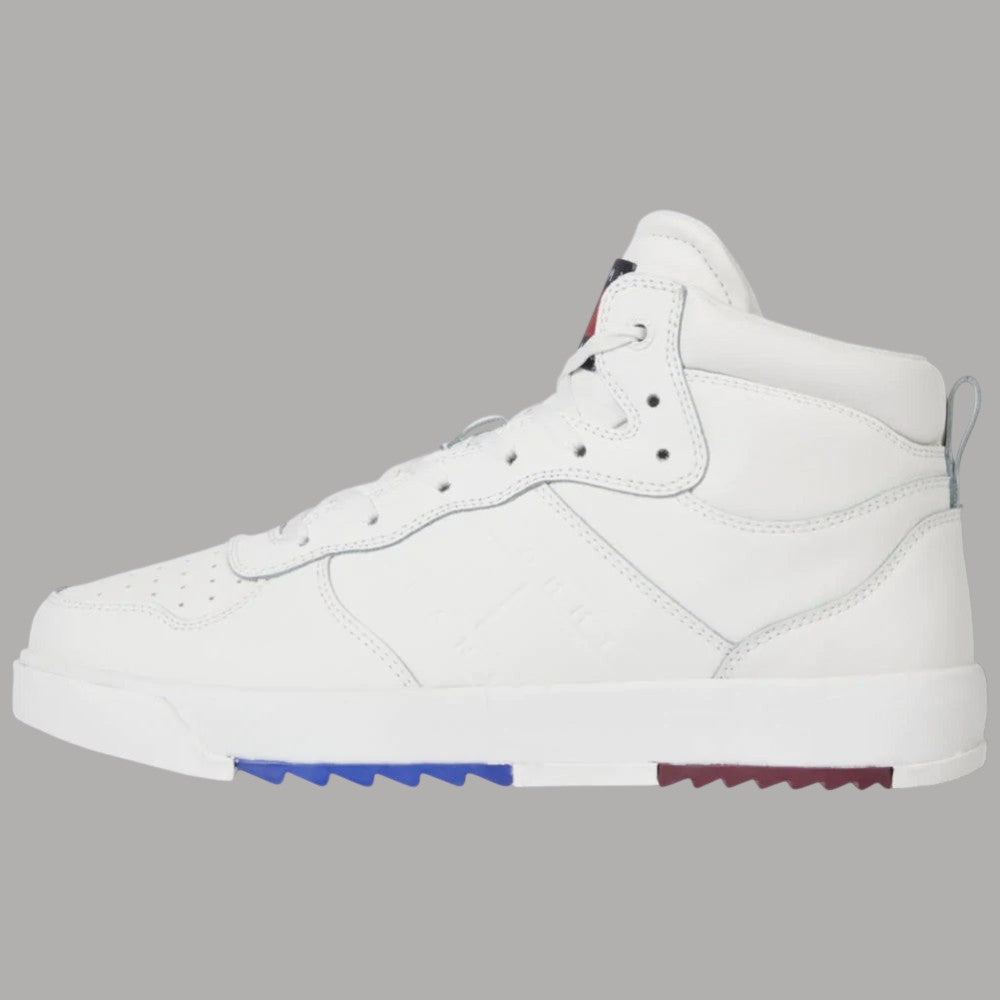 Scarpa da basket Tommy Jeans bianca, tomaia in pelle e lacci.
