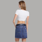 Top Guess GJ: Cropped con Fascia Logata per Look Audace - Prodotti di Classe