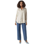 Camicia beige con colletto e abbottonatura frontale, maniche lunghe
