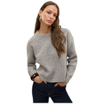 Maglione pullover grigio con collo giro e maniche lunghe