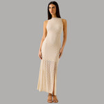 Vestito lungo beige traforato senza maniche con spacco e motivo a rombi