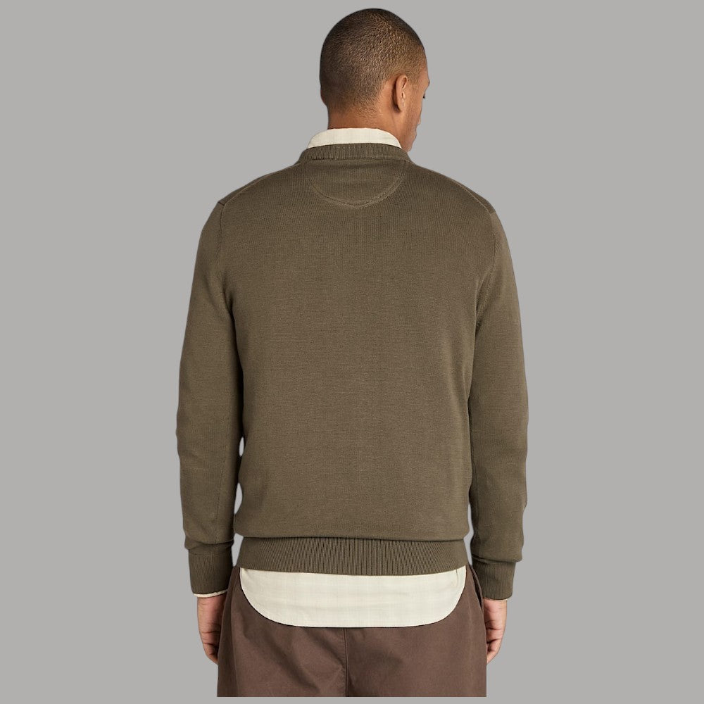 Maglione oliva girocollo a maniche lunghe, vista posteriore.