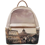 Zaino YNot JUBILEE cuoio/crema con stampa Roma, zip frontale e manici.