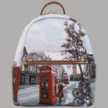 Zaino in tessuto azzurro chiaro con stampa London, manici cuoio e zip frontale.