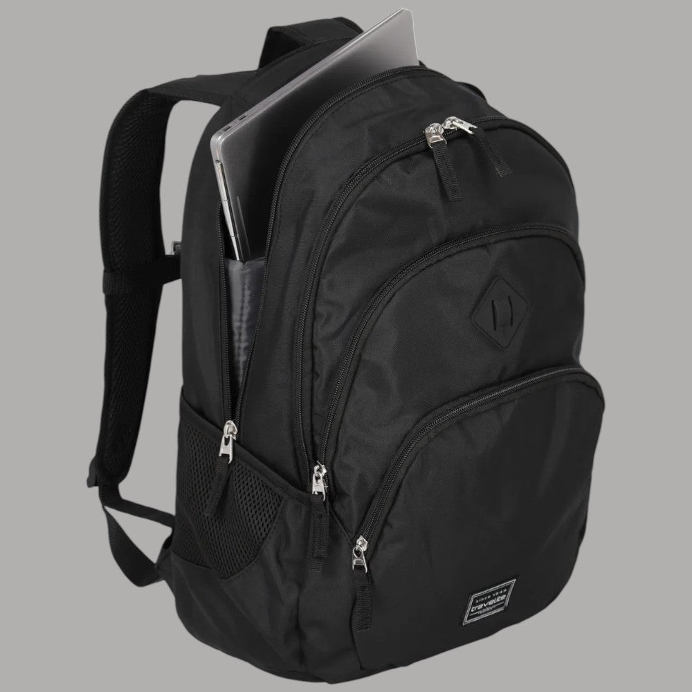 Zaino nero con vano laterale per notebook visibile, passante posteriore e zip