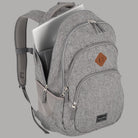 Zaino grigio melange con notebook inserito nel vano laterale e passante posteriore