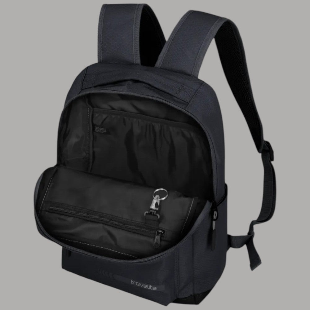 Zaino Travelite Kick Off M nero con vano frontale interno e chiusura a clip