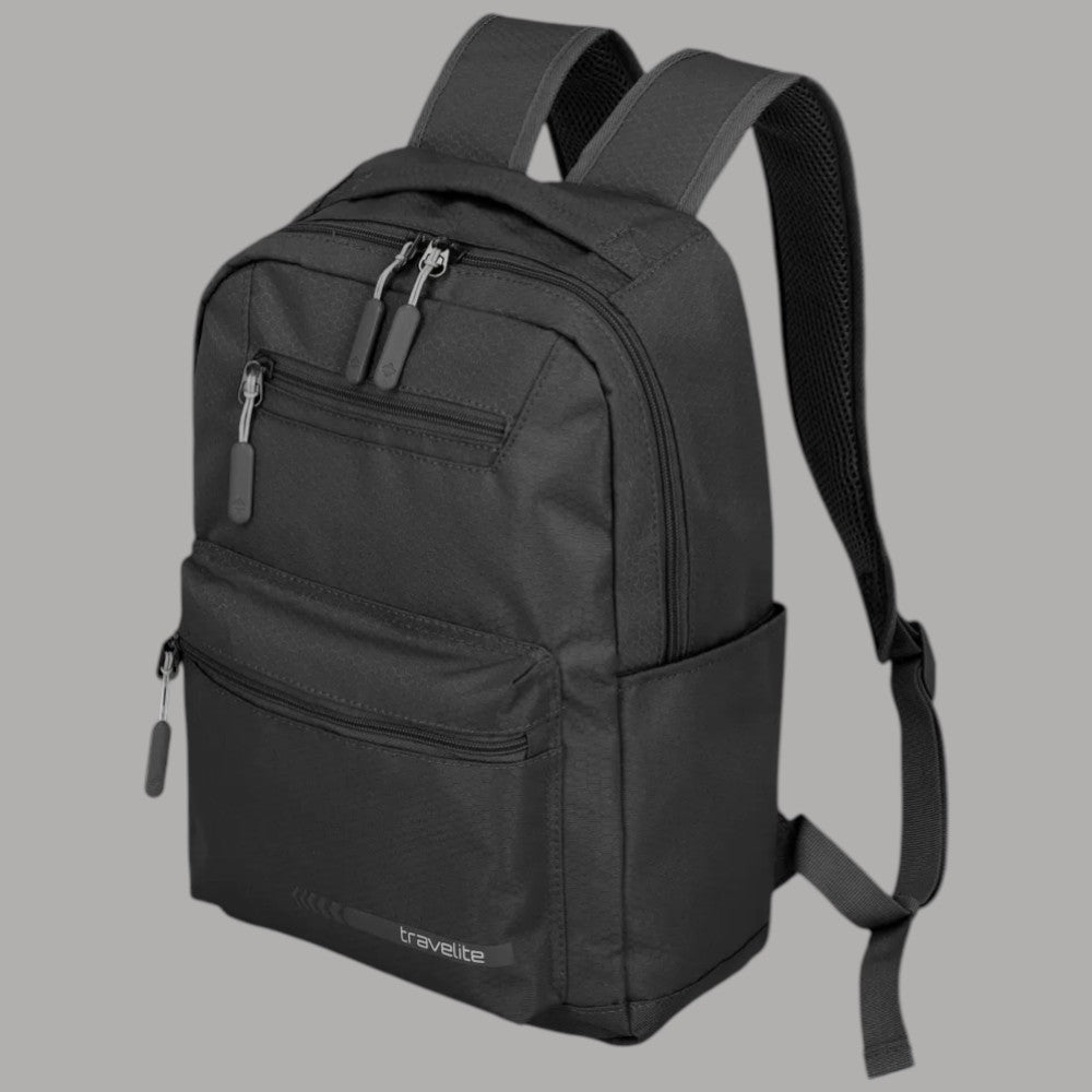 Zaino Travelite Kick Off M nero tre quarti con tasca frontale e tracolla