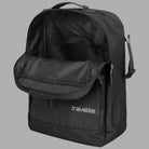 Zaino Travelite nero aperto con scomparto interno e tasca con zip