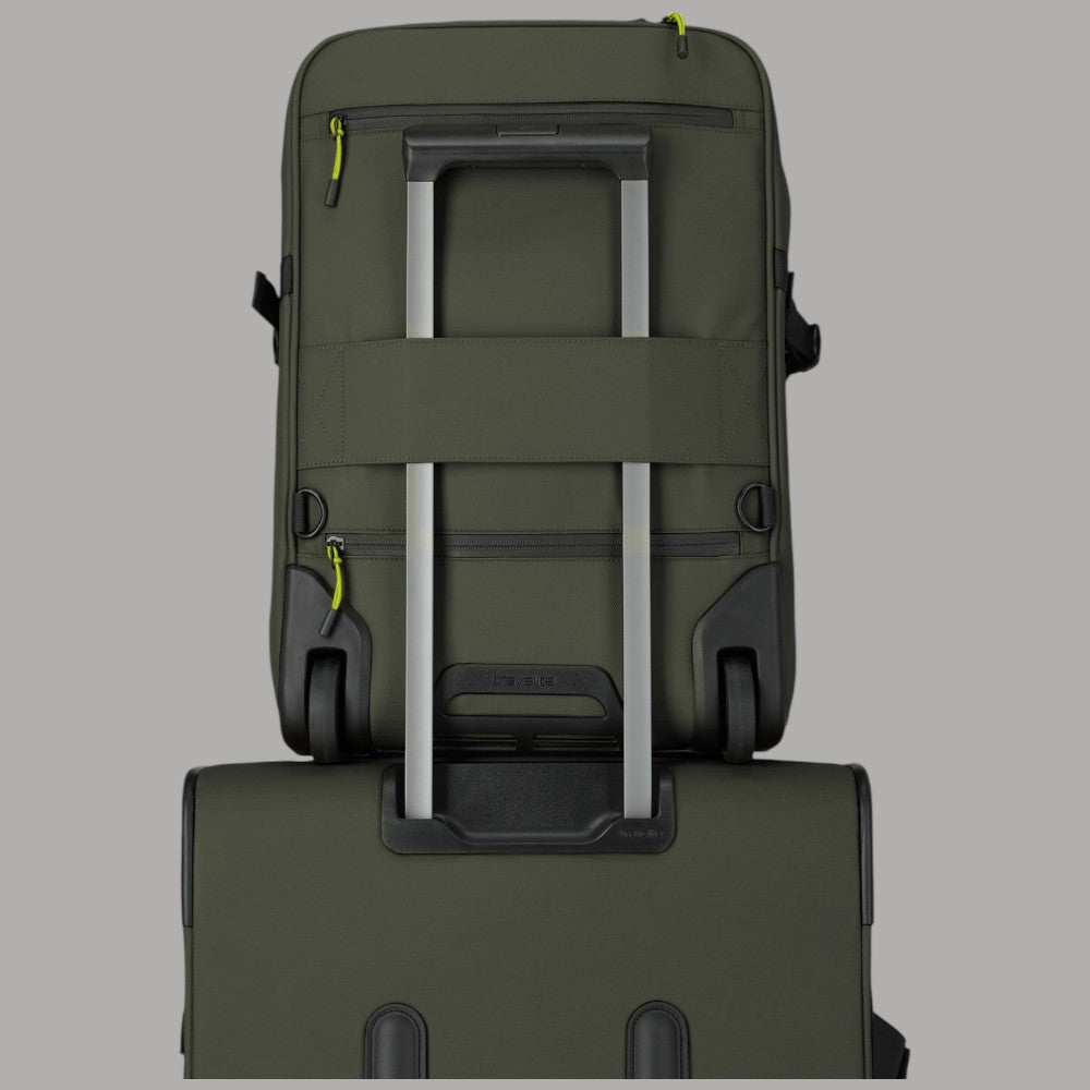 Zaino trolley Travelite BRIIZE kaki con vano posteriore e cintura frontale.