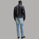 Jeans relaxed fit uomo Jack & Jones Chris SQ 733 J12300817 colore azzurro con texture denim e cuciture visibili visto laterale