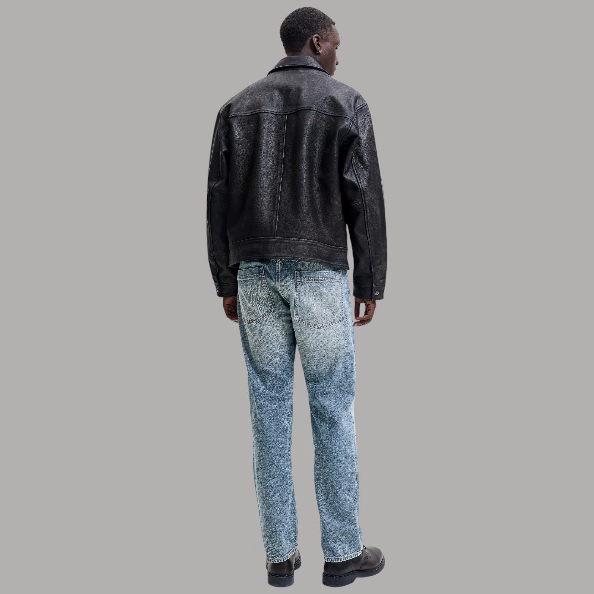 Jeans relaxed fit uomo Jack & Jones Chris SQ 733 J12300817 colore azzurro con texture denim e cuciture visibili visto laterale