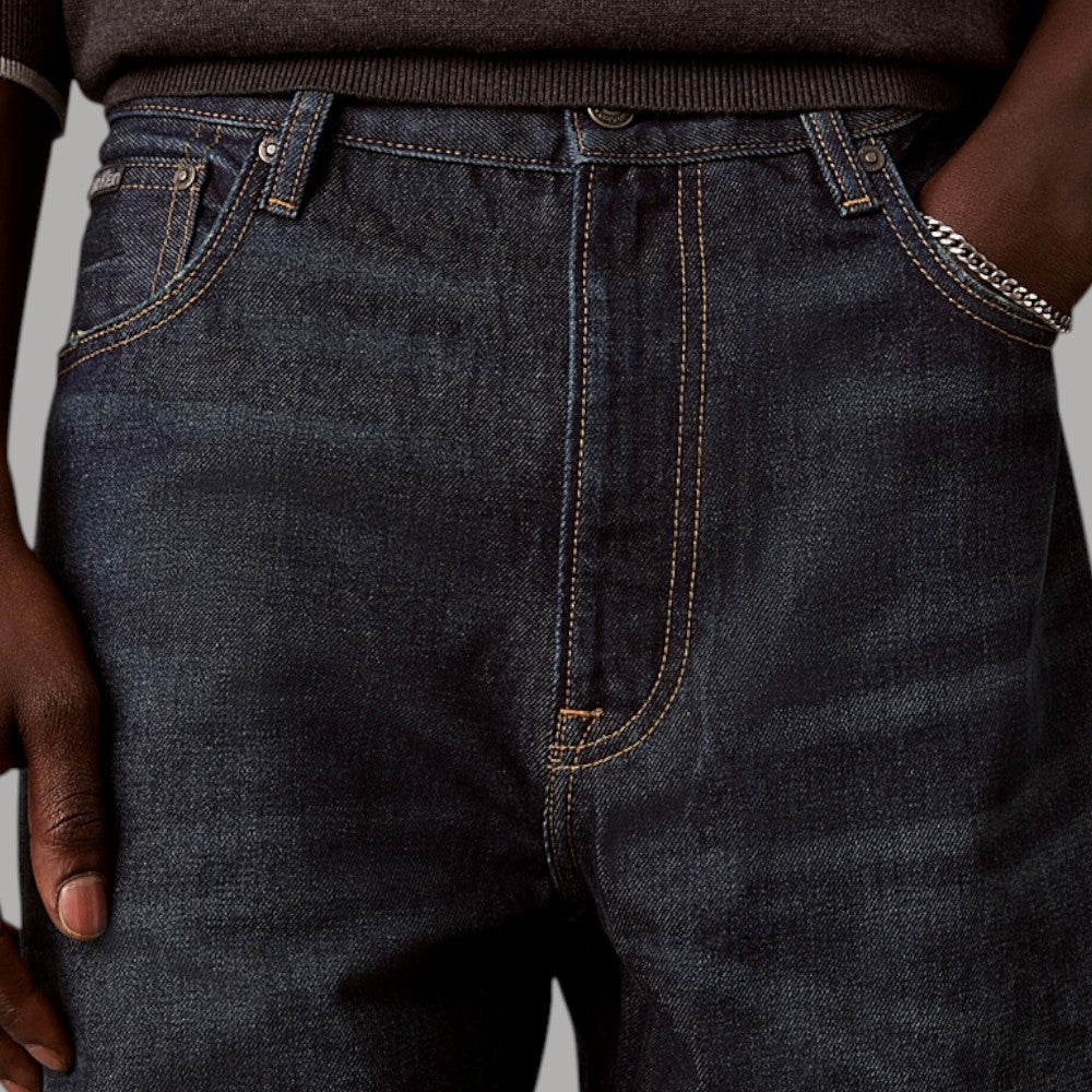Calvin Klein jeans da uomo Taper 90s blu scuro con cuciture gialle e dettagli sulla tasca
