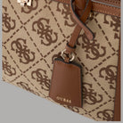 Borsa a tracolla Guess Audrey beige e marrone con logo all-over
