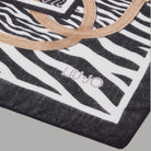 Liu Jo sciarpa/scialle 2F6063T2745 180x70 in tessuto nero e beige con logo e fantasia zebra