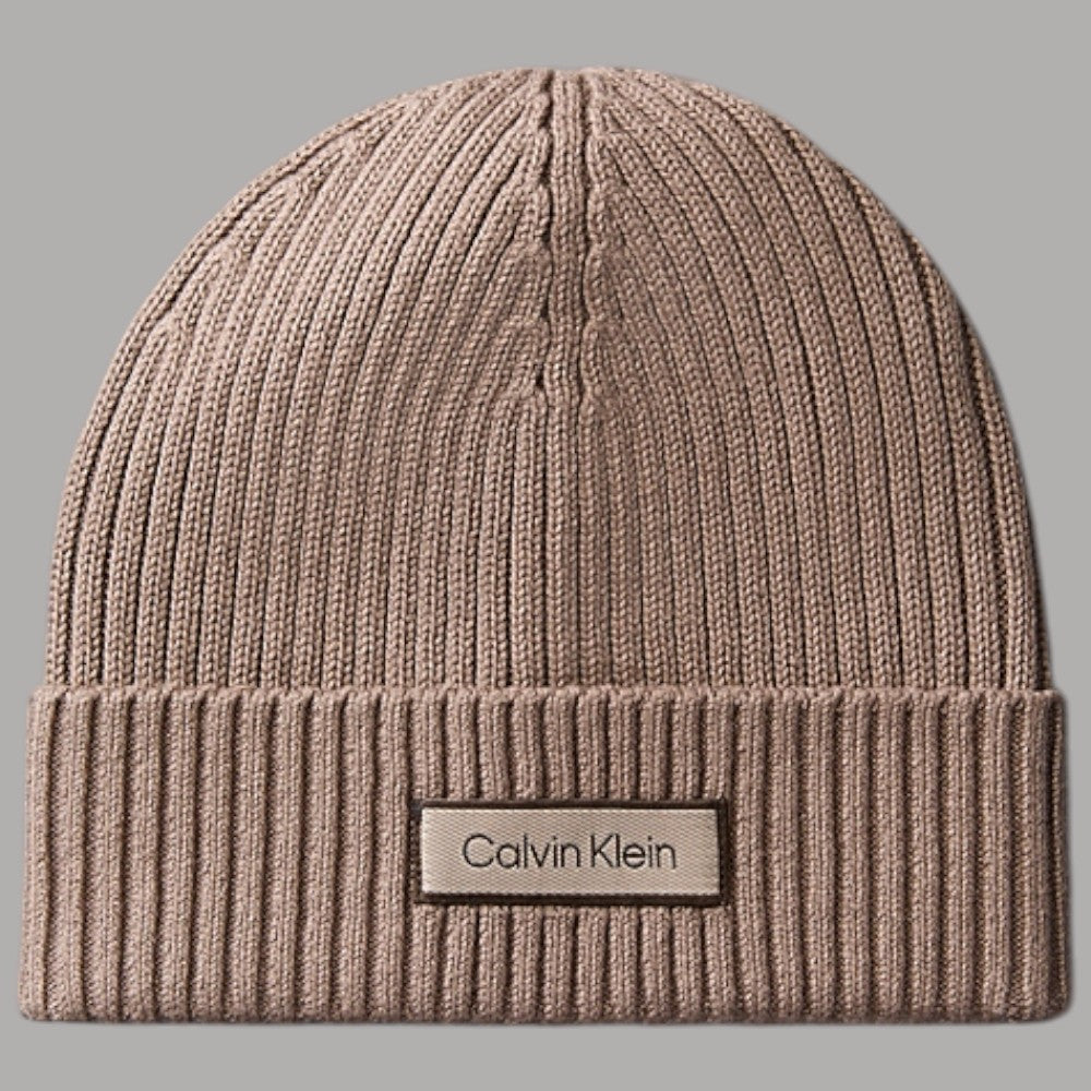 Calvin Klein berretto in misto cashmere color taupe con logo sul cinturino frontale
