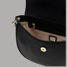 Borsa a spalla Guess Camelia nera, interno con tasche e fodera con logo