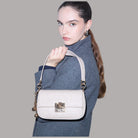 Borsa piccola Liu Jo Adiva crossbody bianca con dettagli dorati e tracolla regolabile