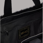 Interno borsa tote: zip superiore, fodera nera e tasca con logo Liu Jo.