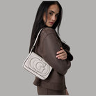 Borsa a spalla Guess Ruby con patta