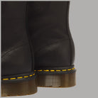 Stivali stringati Dr Martens 1460 Pascal in pelle Virginia nera con dettaglio giallo sulla suola