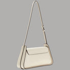 Borsa a spalla Guess Xena con patta e tracolla a catena