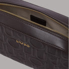 Borsa a tracolla Liu Jo con logo embossed marrone con texture e dettaglio zip