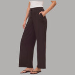 Vero Moda pantaloni wide leg marroni con texture liscia e tasche laterali