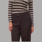 Vero Moda Pantaloni straight pant Texas blu scuro con tasche frontali e chiusura bottoniera