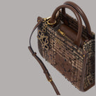 Borsa Liu Jo piccola in check con dettagli in pelle marrone, tasca con zip