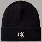 Berretto Calvin Klein a costine nero con monogramma CK ricamato
