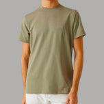 T-shirt verde militare con logo piccolo sul petto, girocollo a maniche corte