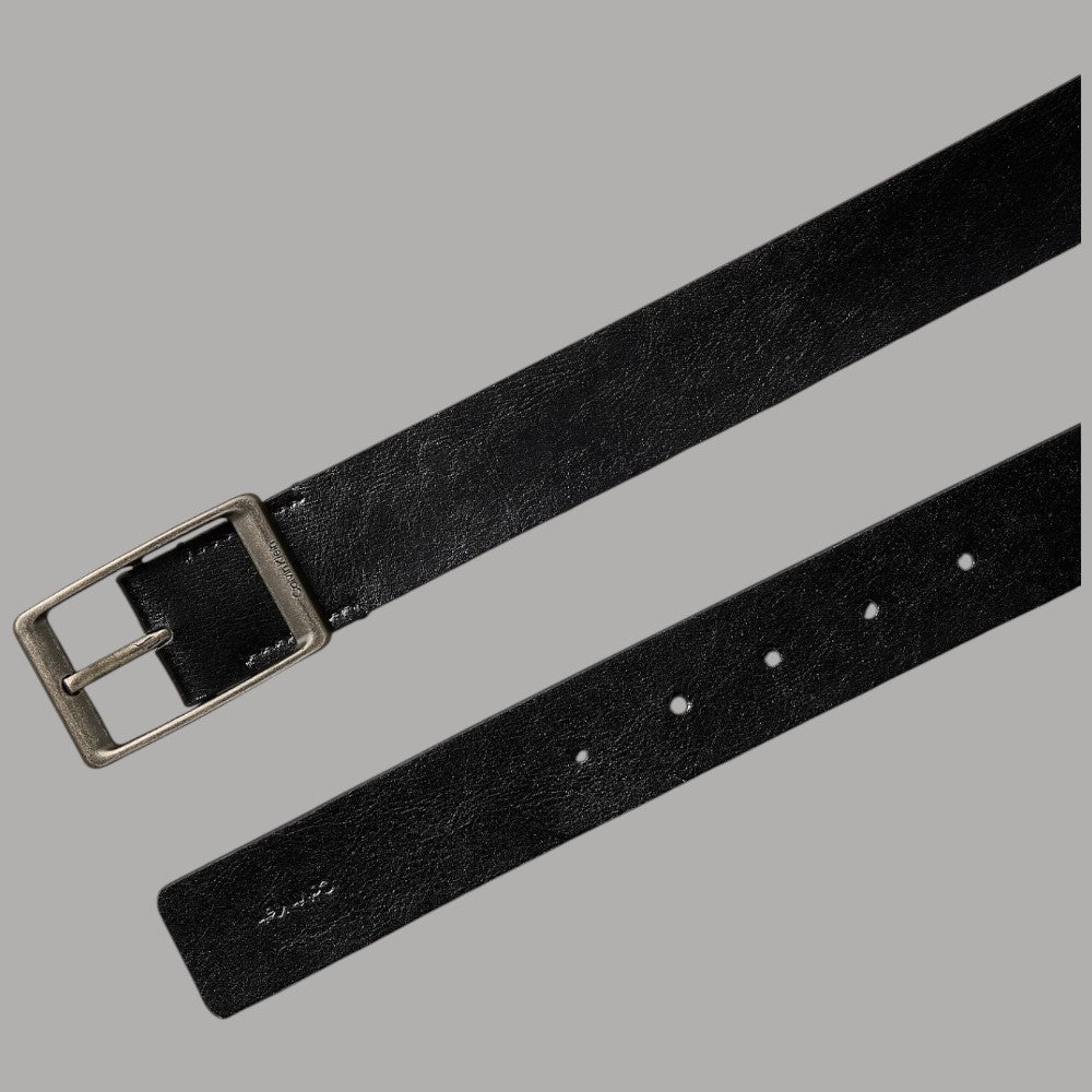 Calvin Klein cintura uomo effetto tumbled nera con fibbia ad ardiglione e texture liscia.