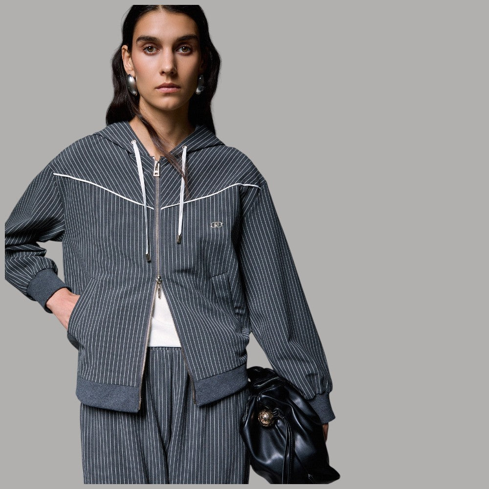 Felpa con cappuccio Liu Jo TF6200T691A in pizzo nero con dettagli a righe e zip frontale