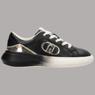 Scarpe da ginnastica nere con piattaforma, logo metallico e lacci bianchi