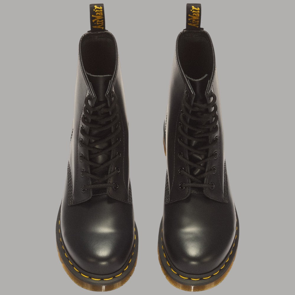 Stivali stringati Dr Martens 1460 in pelle Smooth neri con dettagli gialli sulla suola