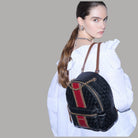 Zaino Liu Jo Ematite logo monogram nero con dettaglio rosso e catena dorata