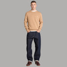 Maglione Timberland beige girocollo indossato, vista frontale a figura intera