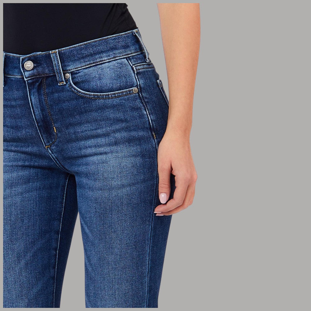 Dettaglio dei jeans Liu Jo blu: vita alta, chiusura con bottone e tasche anteriori