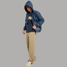 Giacca bomber Dickies in denim blu con cappuccio, indossata con felpa scura