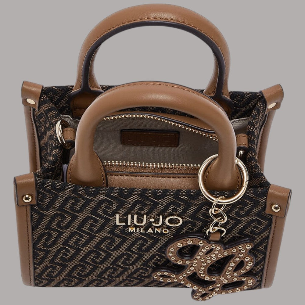 Borsa mini marrone con manici ad anello, zip frontale e charm dorato con strass