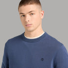 Maglione girocollo blu con logo sul petto, maniche lunghe in tessuto lavorato.