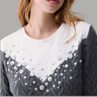 Maglione Liu Jo con lavorazione a trecce e applicazioni tonde sullo sprone bianco
