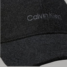 Calvin Klein cappello in feltro nero con logo ricamato