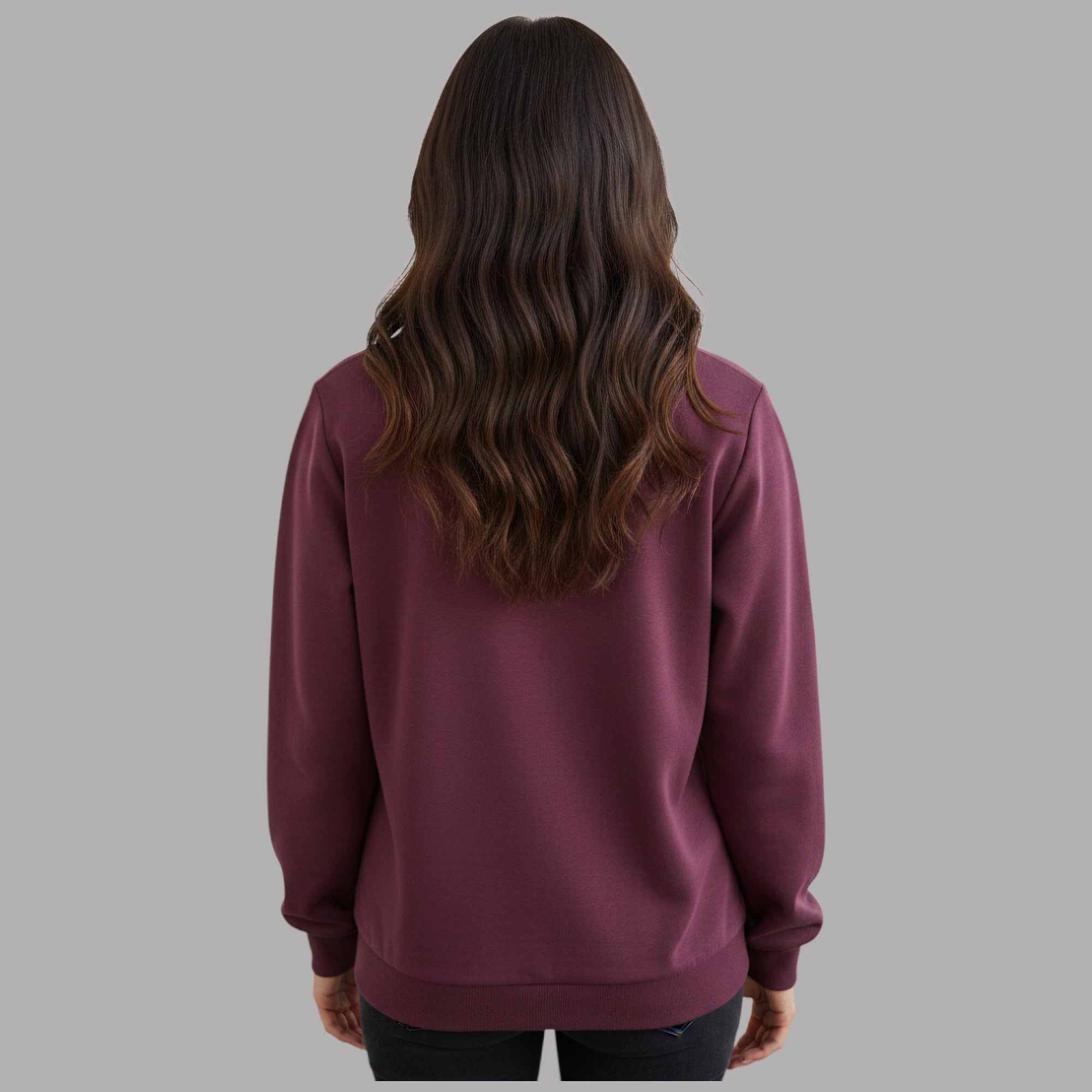 Felpa girocollo in scuba color bordeaux con logo strass Liu Jo TF6206J3958, dettaglio logo strass
