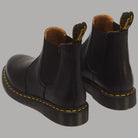 Stivaletti Chelsea Dr Martens 2976 in pelle nero con elastici e dettagli gialli