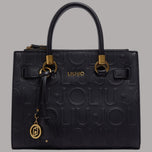 Borsa a mano piccola nera con logo a rilievo, manici doppî e charm dorato.