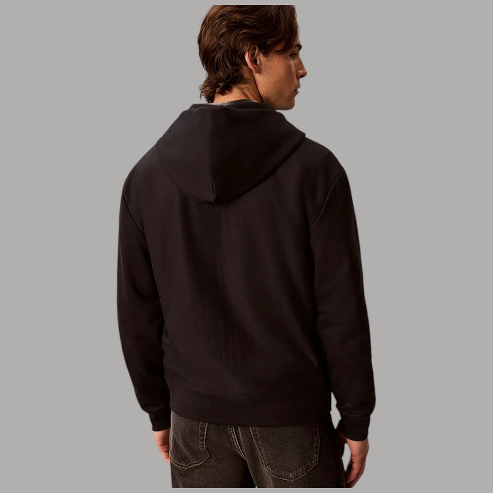 Calvin Klein felpa con zip e cappuccio nera; dettaglio zip e cappuccio, tessuto morbido
